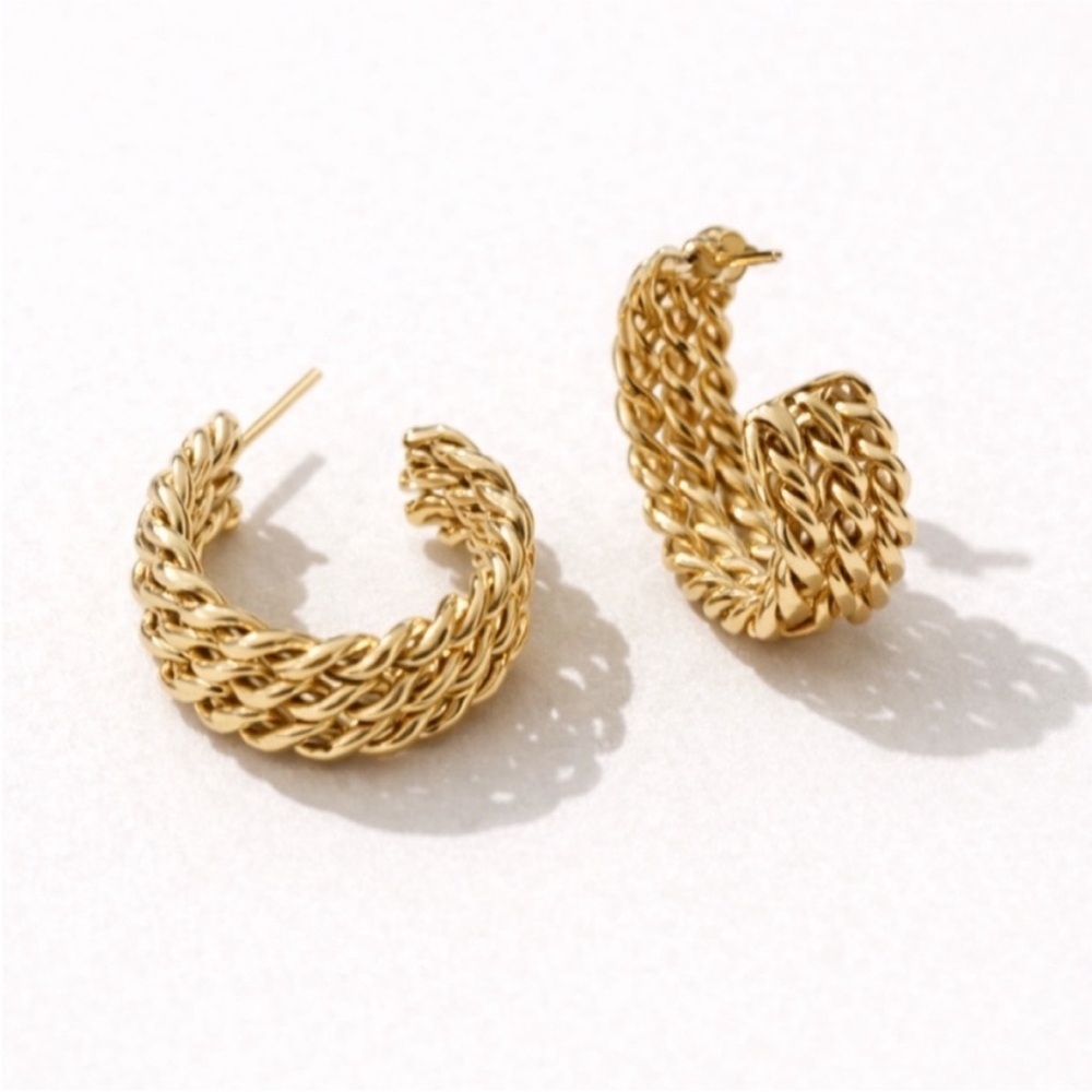 New! Classic Minimalist Gold Weave Hoop Earrings (1058) NWOT